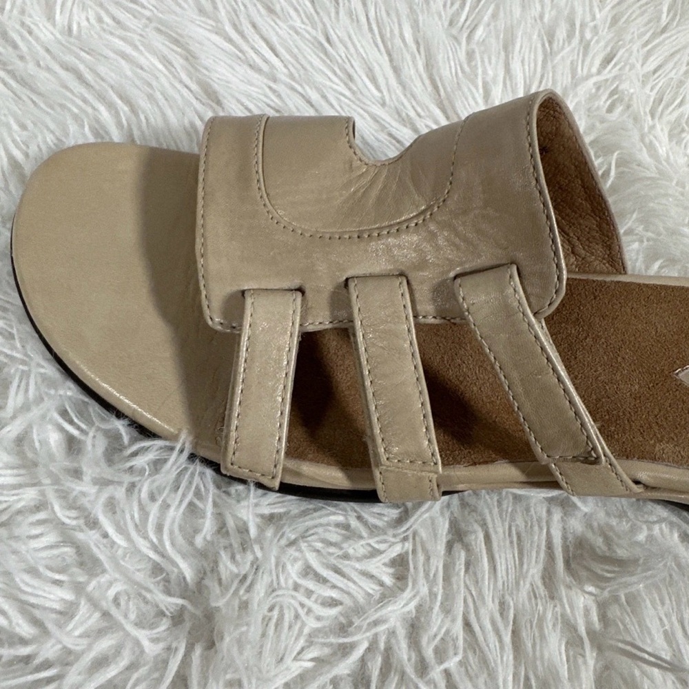 Clarks Artisan Collection Vintage Women’s Size 10 Beige Leather Strap Sandals - Picture 8 of 9